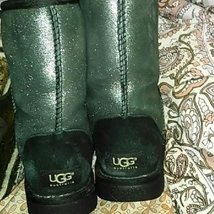 black shiny uggs black shiny uggs